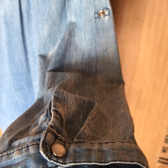 Audrey Ann Women’s Size M Denim V-Neck Tunic Roll-Up Sleeves - Picture 4 of 6